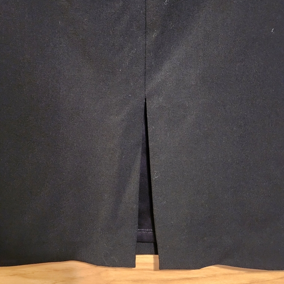 ELLEN TRACY BLACK LINED MIDI PENCIL SKIRT BACK SLIT SIZE 8 EUC - Picture 2 of 6